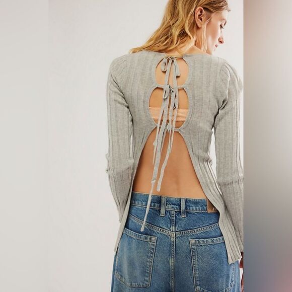 Free People NWT Jasmine Sweater in the color heather grey size M - Picture 2 of 4